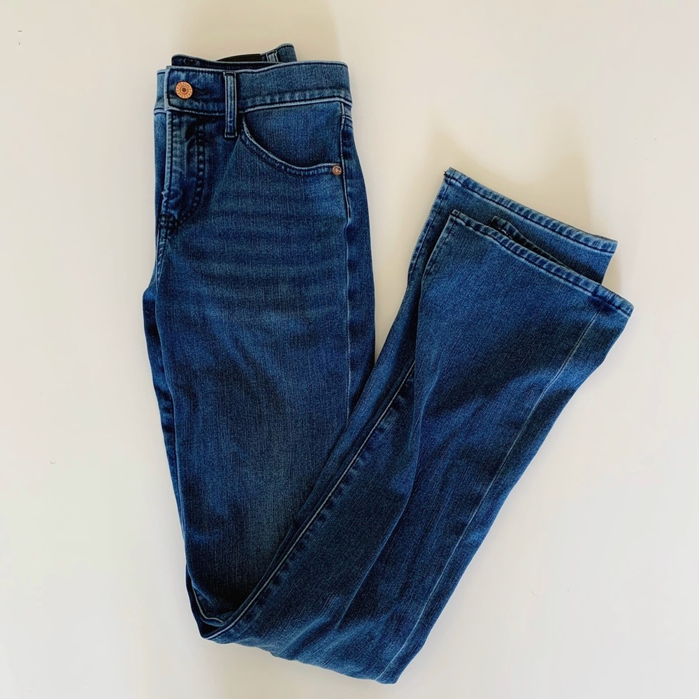 Express Brand Skyscraper, MidRise Jeans w/Stretch, Medium/Dark Wash size 2R